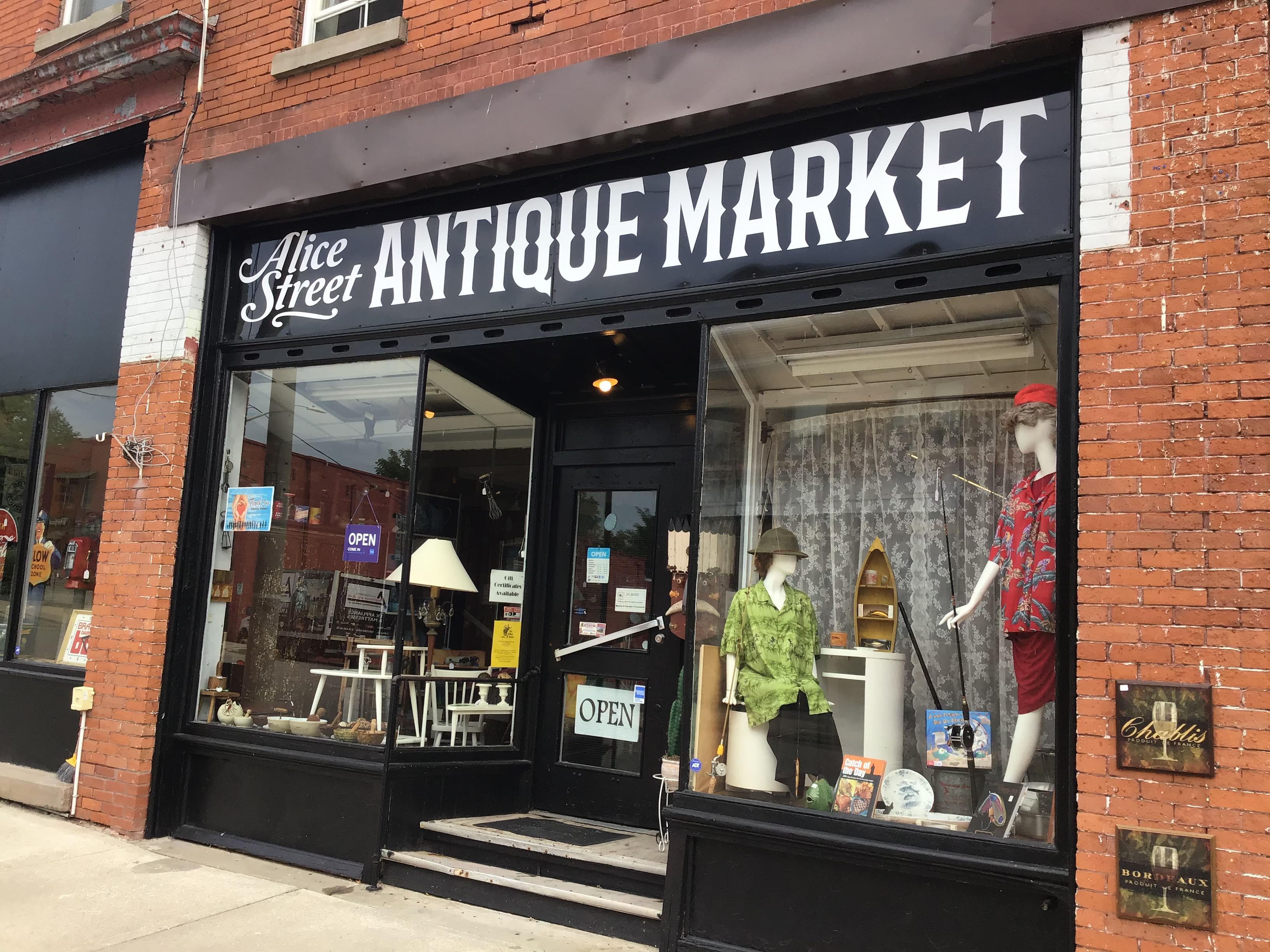 The shop as seen from the sidewalk, with the sign Alice Street Antique Market